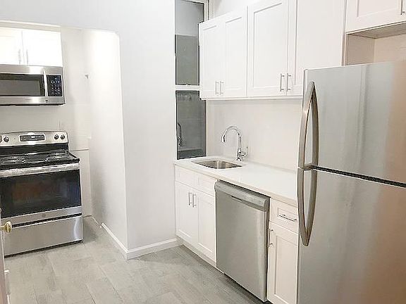 2nd image of 107 E 10th St APT 1D