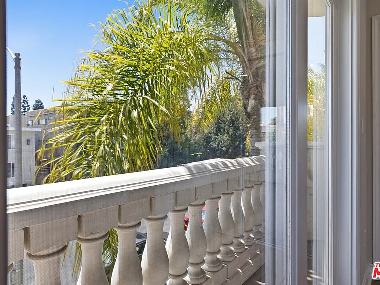 1838 Westholme Ave #203 — Photo 47