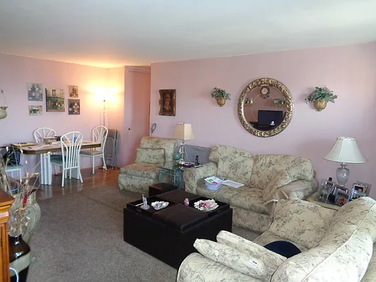 Sold by Thomas Lipovetsky, LREB | media 17