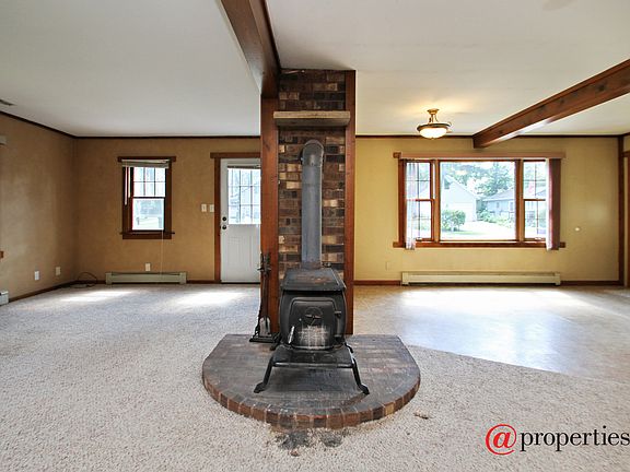 Living Room / Dining Room