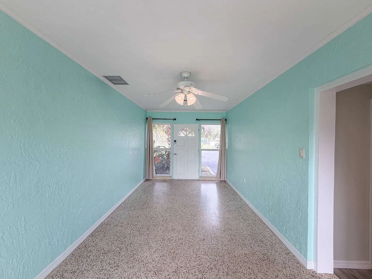 2 bed, 1.0 bath, 900 sqft, $1,575 — Photo 4