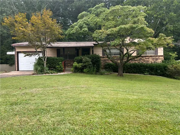 1896 Live Oak Dr NW, Kennesaw, GA 30152