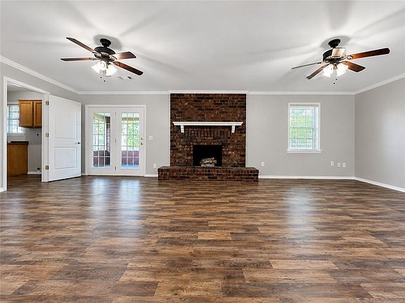 5th image of 202 S Meadow Pl
