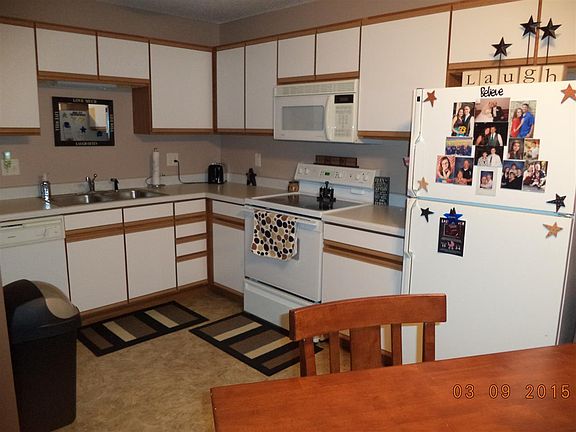 3rd image of 909 N Elm St APT 1