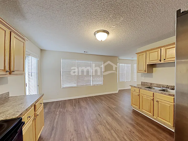 209 Signet Ct — Photo 4