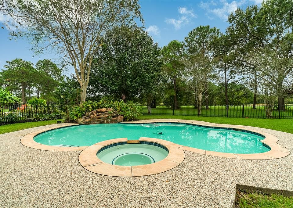 1st image of 15139 Diana Ln