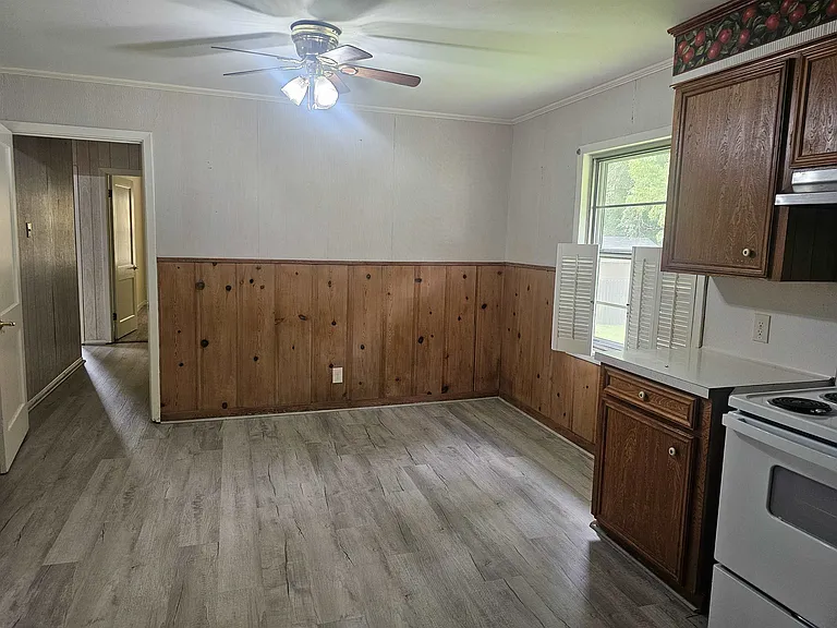 1211 Webb St — Photo 10