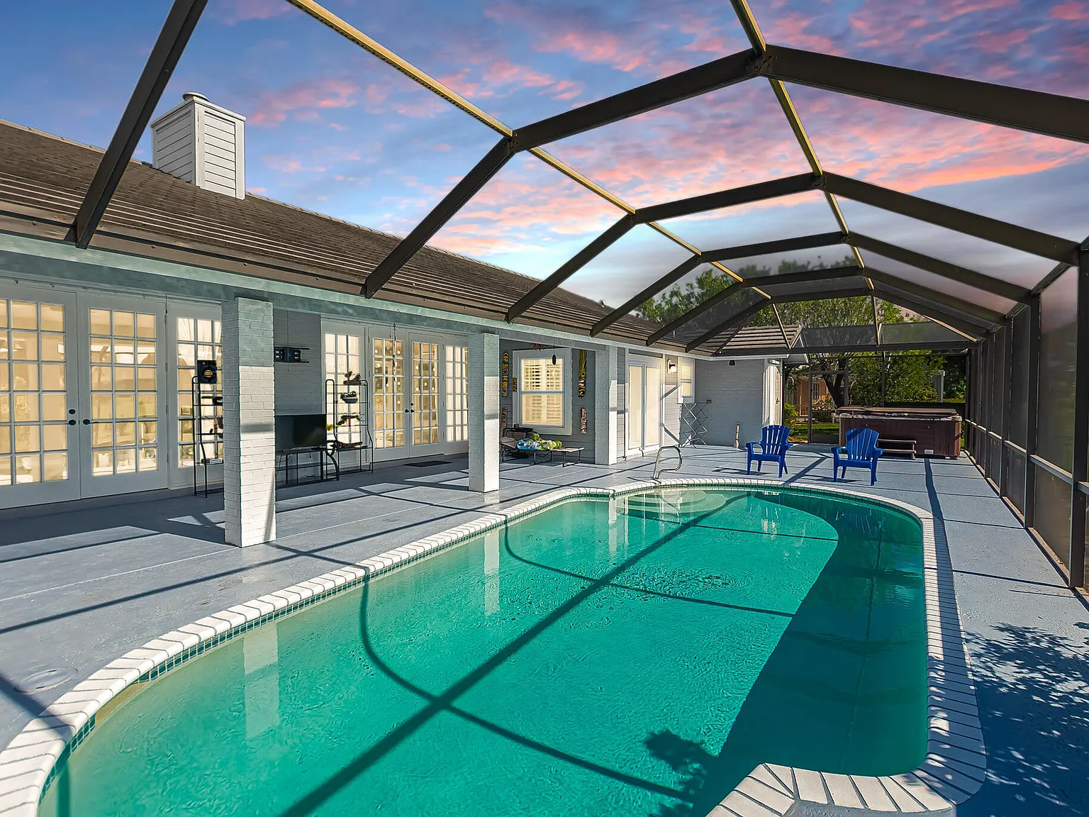 3 bed, 2.5 bath, 2440 sqft, $3,200 — Photo 2