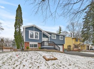 156 Pacific Dr, Bolingbrook, IL 60440