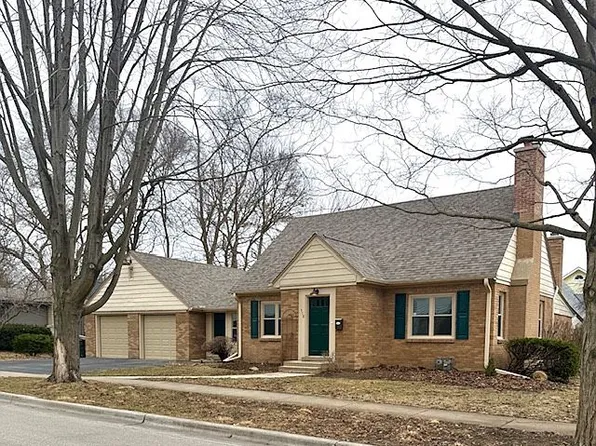 318 2nd Ave, Libertyville, IL 60048