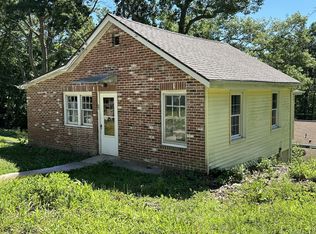 50 Edge Hill Rd E, Niantic, CT 06357