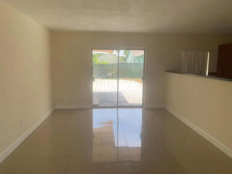 9640 SW 1st Pl — Photo 3