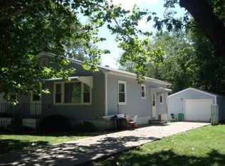 929 Village Dr, Manhattan, KS 66503