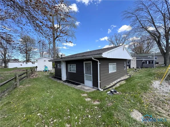 10119 W Locust Point Rd, Oak Harbor, OH 43449