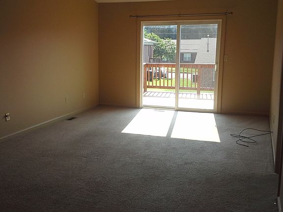 2nd image of 208-210 Woodview Dr