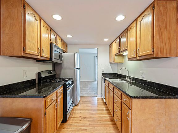 5th image of 2583 Olde Hill Ct N