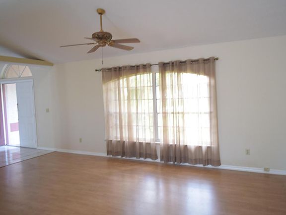 3rd image of 2043 SE Mantua St