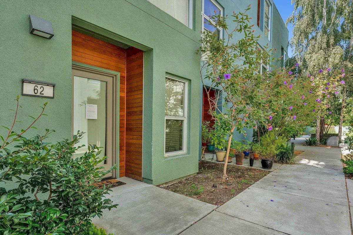 2 bed, 2.5 bath, 1303 sqft, $3,650 — Photo 2