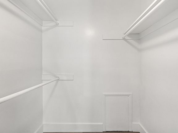 LUX Walk In Closet