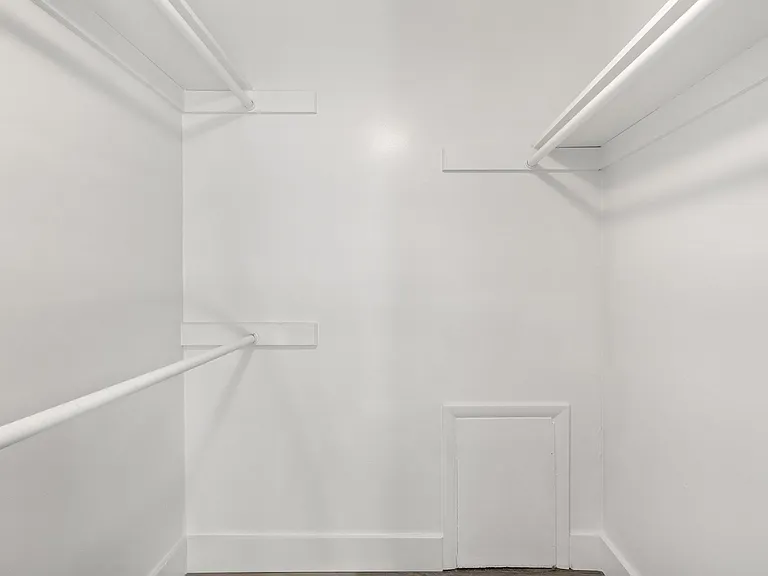LUX Walk In Closet