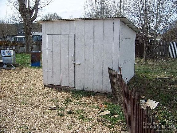 5th image of 1215 NW Locust St