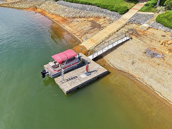 4th image of 1881 Pointe Dr