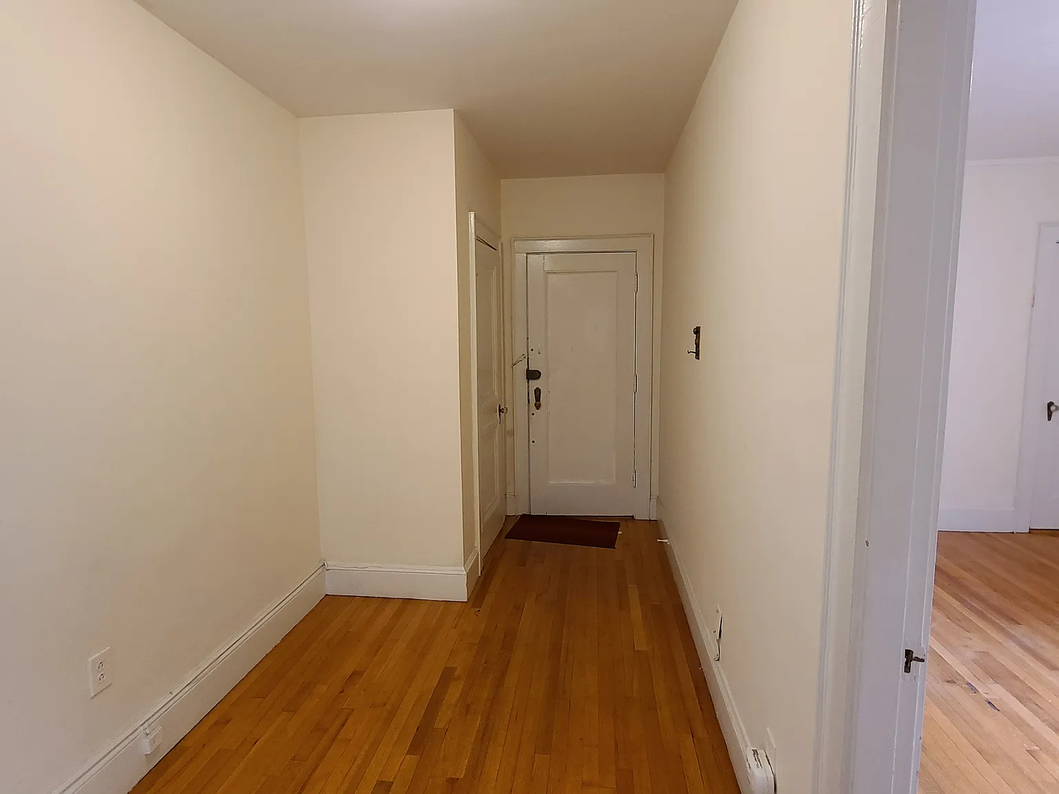 1 bed, 676 sqft, $2,400 — Photo 4