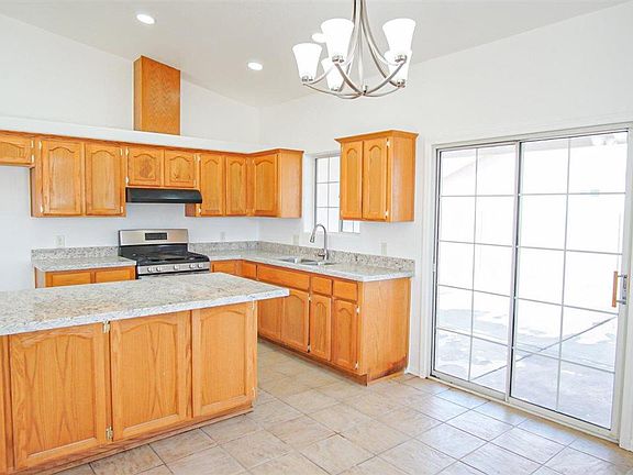 3rd image of 753 S Dalton Ave