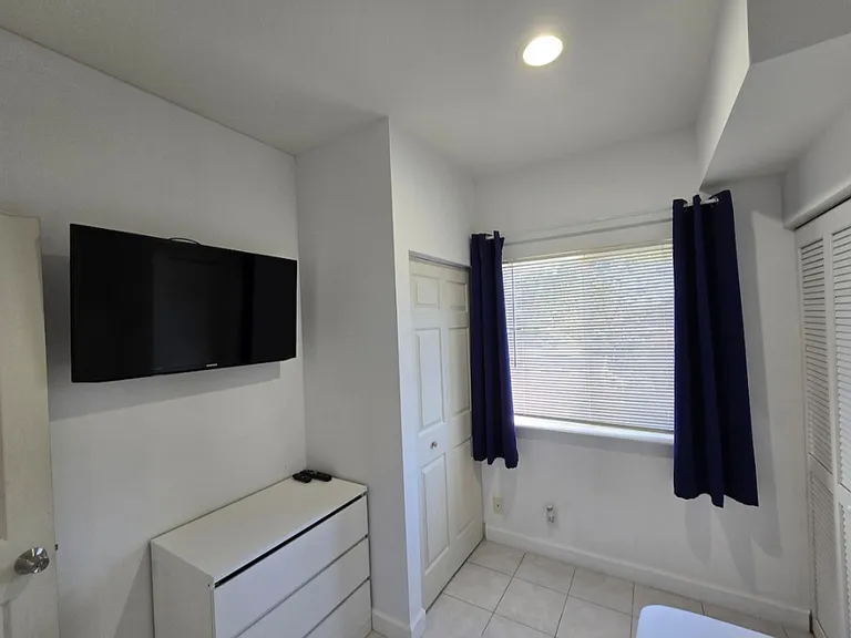 1922 Garfield St #1 — Photo 3