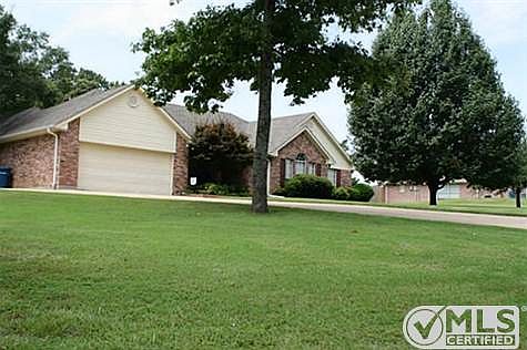 2nd image of 906 Deer Trail Ln