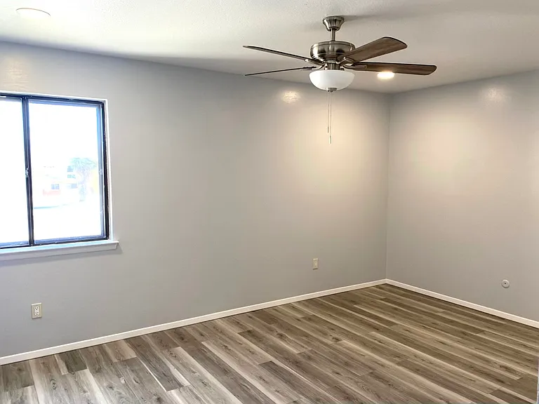 937 Country Club Dr SE #F — Photo 17