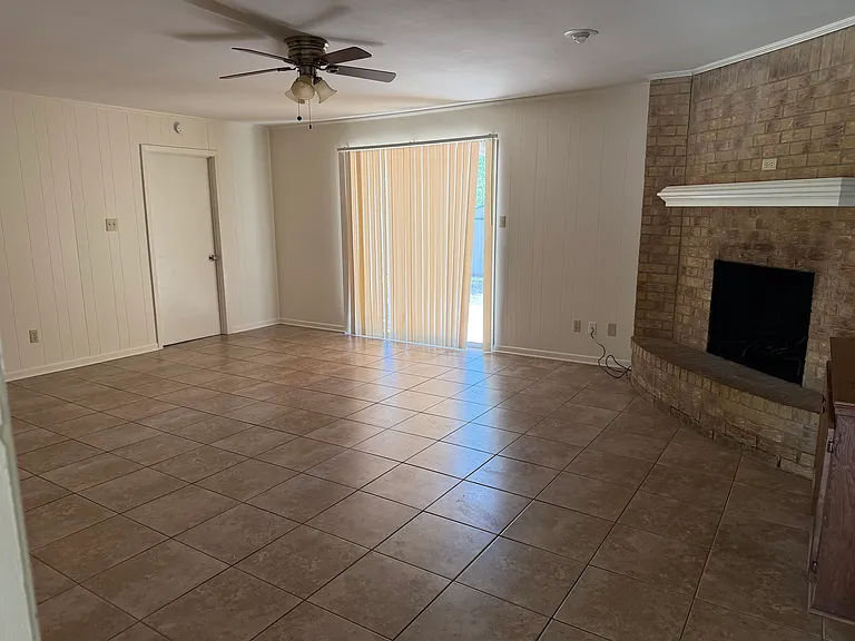 1213 Tammy Ave — Photo 6