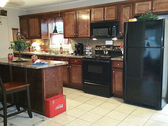 2nd image of 2225 Malibu Dr SE