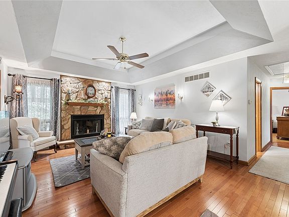 4th image of 1074 Redoak Dr