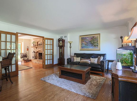 2nd image of 200 Stone Creek Ct