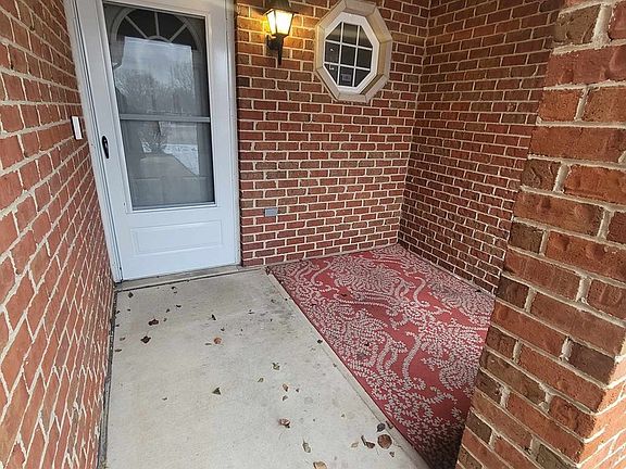 2nd image of 1991 Stonegate Dr