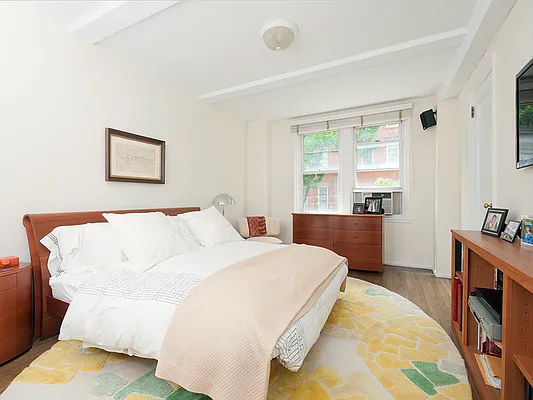 Rented by Sotheby's International Realty | media 48