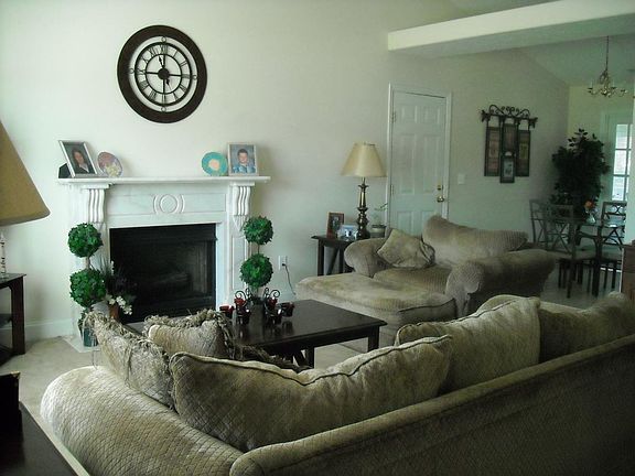 LIVING ROOM VIEW (1)