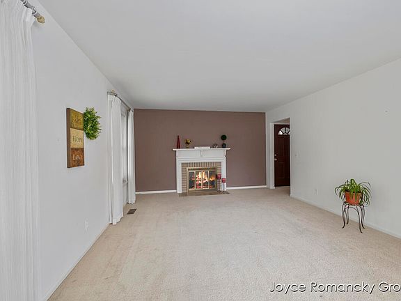 5th image of 1734 Country Club Dr NE