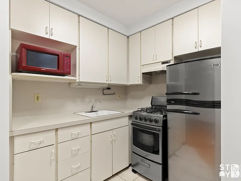 8 Clark St #3B — Photo 5