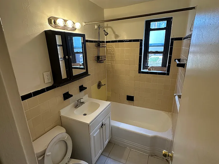 4 Redfield Vlg #B3 — Photo 5