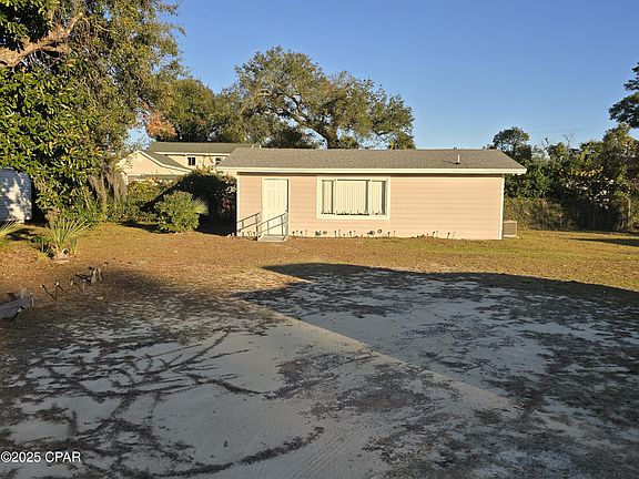 3rd image of 222 Elm Ave