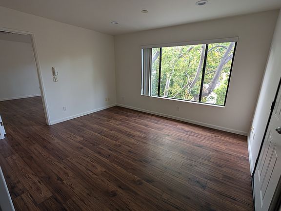 2nd image of 1708 E Glenoaks Blvd