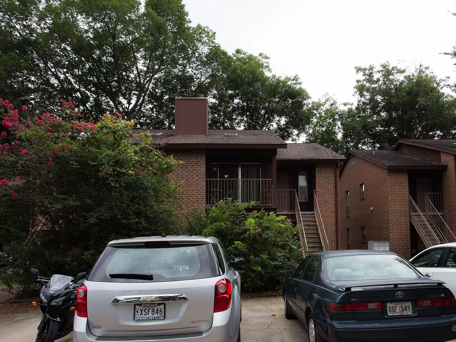 2BD, 2BA apartment located near the intersection of Perkins and Essen — Photo 1