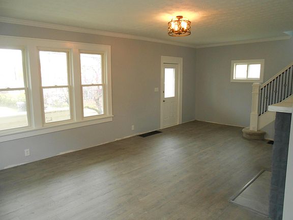4th image of 111 E Pleasant St