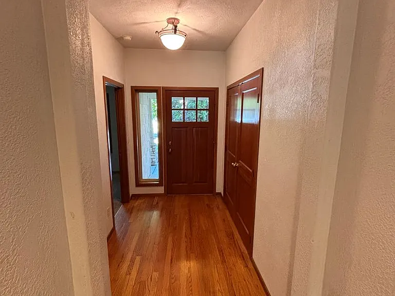 3052 Gary Dr — Photo 4