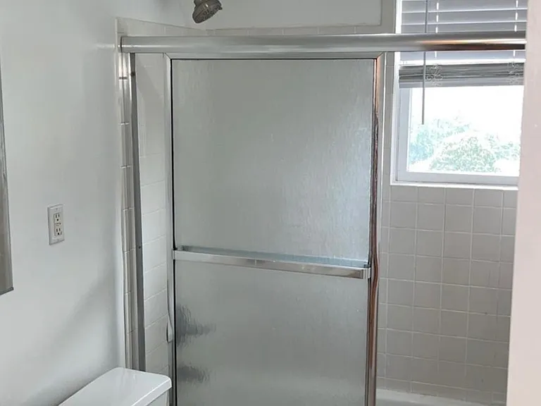 7 Manning Ave #2 — Photo 2