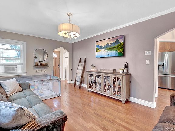 5th image of 410 Clive Place