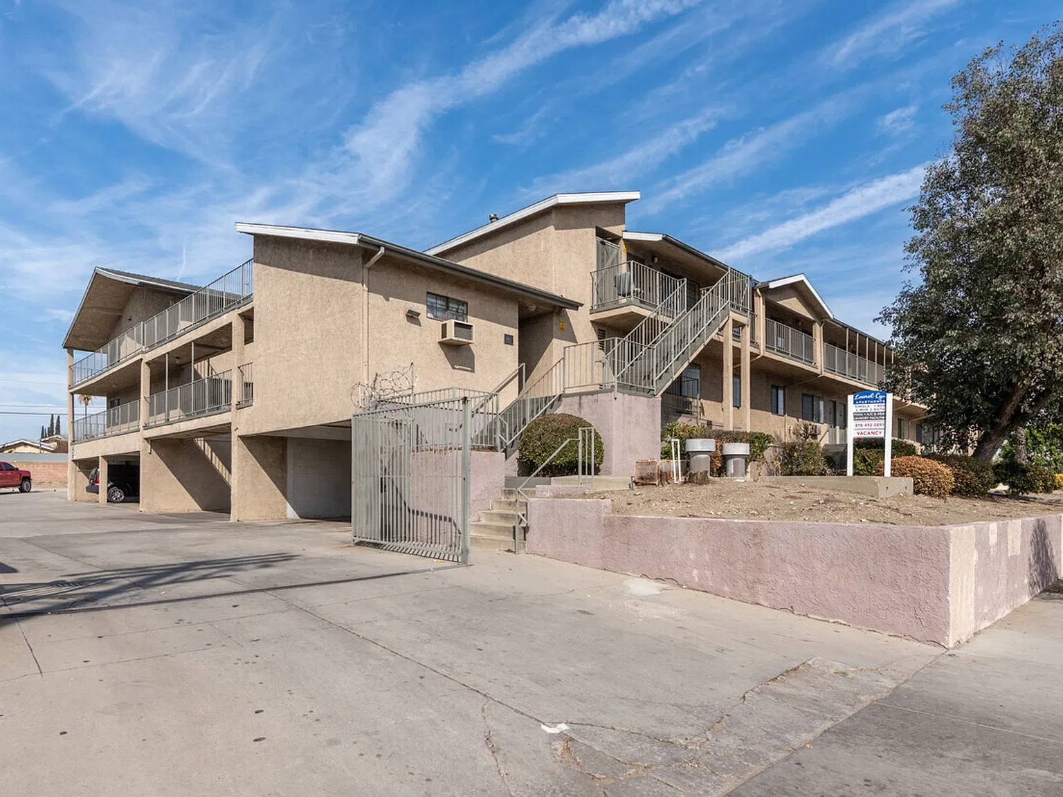 Laurel Canyon Apartments — Photo 4