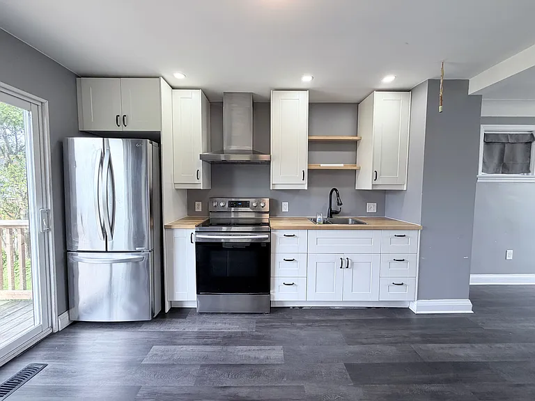 3 Bartlett St — Photo 6